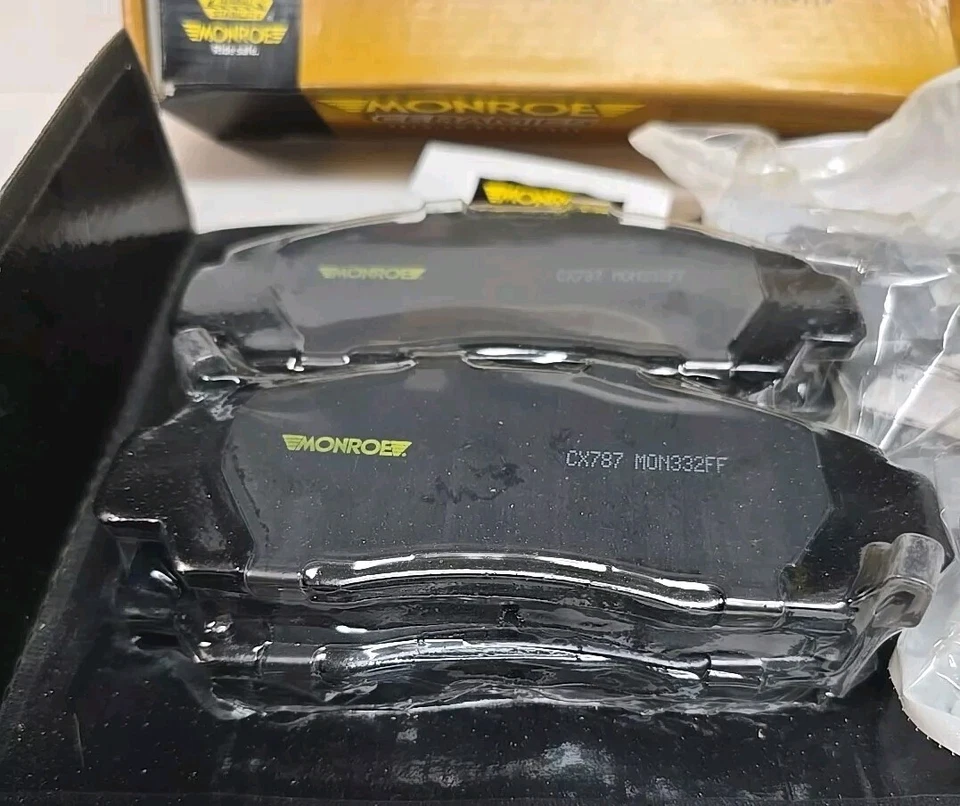 Pastillas de freno delanteras de cerámica Monroe CX787 para Honda Accord + Acura CL, RL, TL, TSX Foto 3 de 4