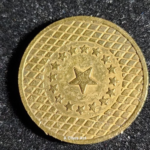 Sterne & strukturierte Medaille goldfarben. Unser T5948