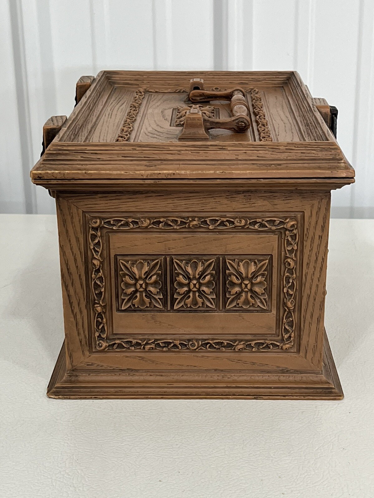 VTG MAX KLEIN PLASTIC SEWING STORAGE BOX WITH HANDLE BARABOO WISCONSIN