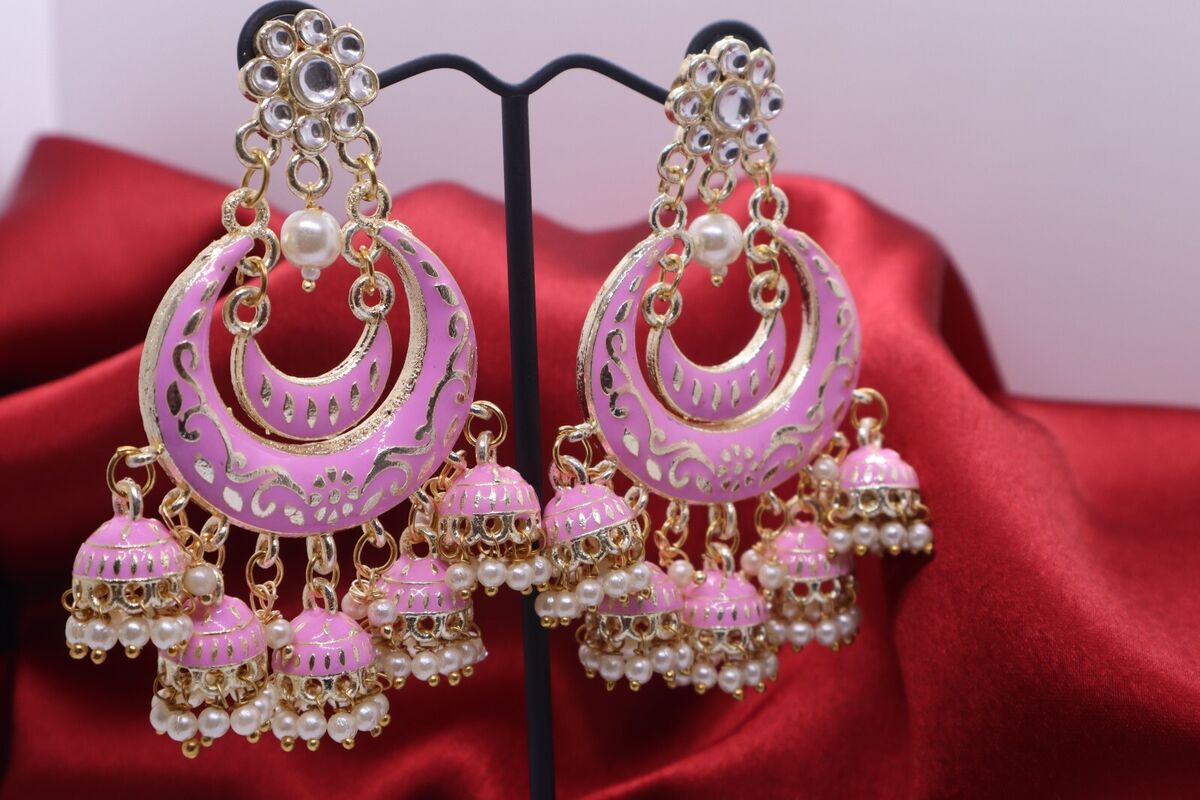 The Jewellery Diaries - The star cricketer's daughter, Sara Tendulkar  looked pretty as she completed her hot pink lehenga with an exquisite  necklace and chandelier earrings. Giving off an illusion of random