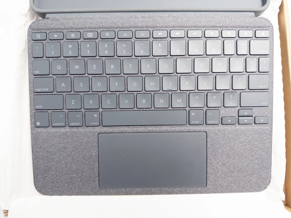 Logitech Combo Touch iPad Air 9.7 inch Oxford Gray - Image 2 of 4