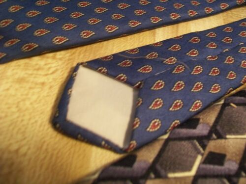 2 corbatas para el cuello para hombre; azul con diseño de lágrima roja y diseño de diamante gris seda/bronceado; T20 - Imagen 7 de 12