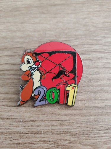 Disney Pin 2011 Chip & Dale Dated Pins - Picture 3 of 4