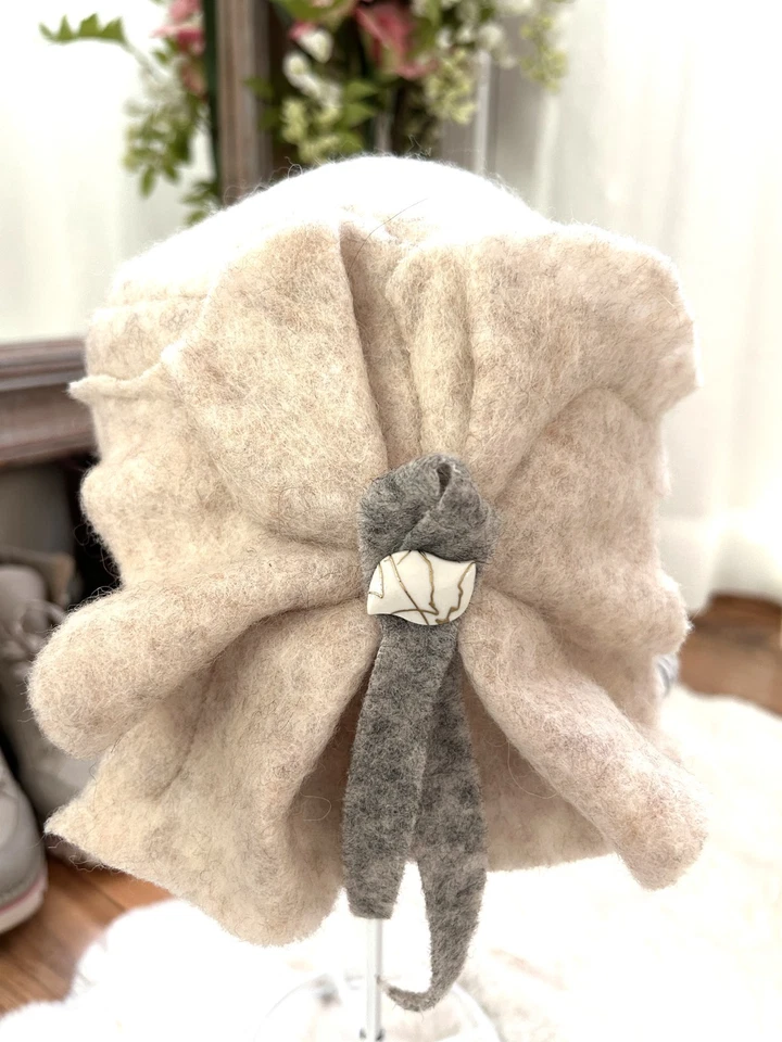 NWT Anthropologie warm 3D floral soft hat,stretch wool ,one size fits all. - Image 2 of 4