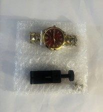 men's quartz watch red yellow and silver with a fitting device