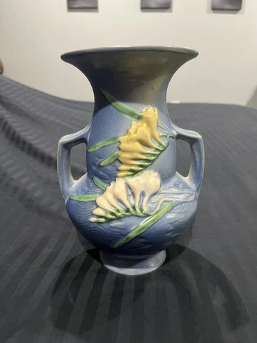 Vintage Roseville Pottery Blue Freesia Vase With Handles 122-8