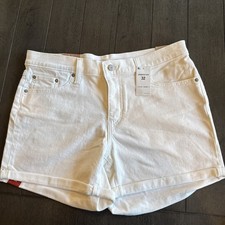 Levi s Strauss MID LENGTH SHORTS Mid Rise women s Size 32 NWT 49.50
