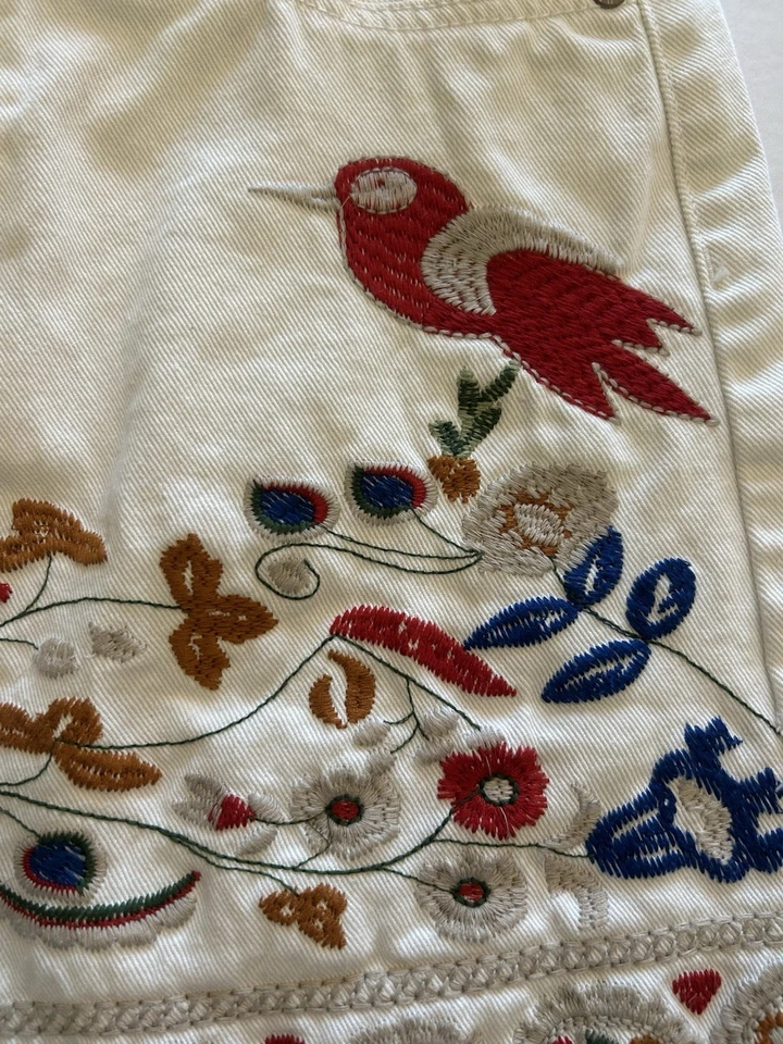 Minifalda UMGEE Talla Grande Blanca Denim Floral Bordada Pájaros Boho Dobladillo Crudo Otoño Foto 4 de 4