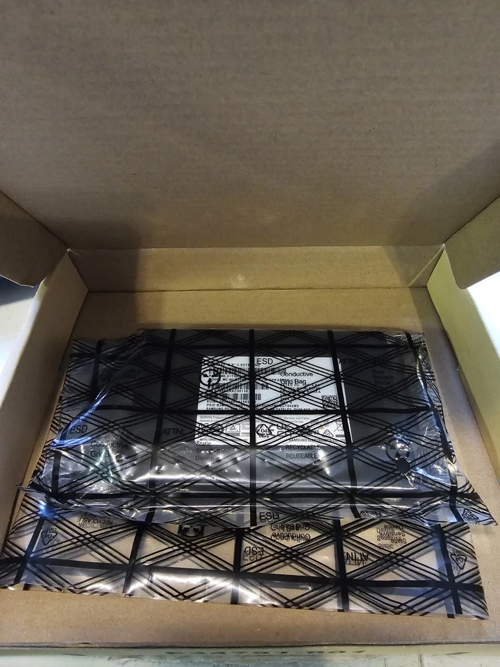 Samsung MZWLO1T9HCJR-00A07 PM1743 1.92TB U.3 PCIe 5.0x8 NVMe 2.5" Enterprise SSD - Image 2 of 4