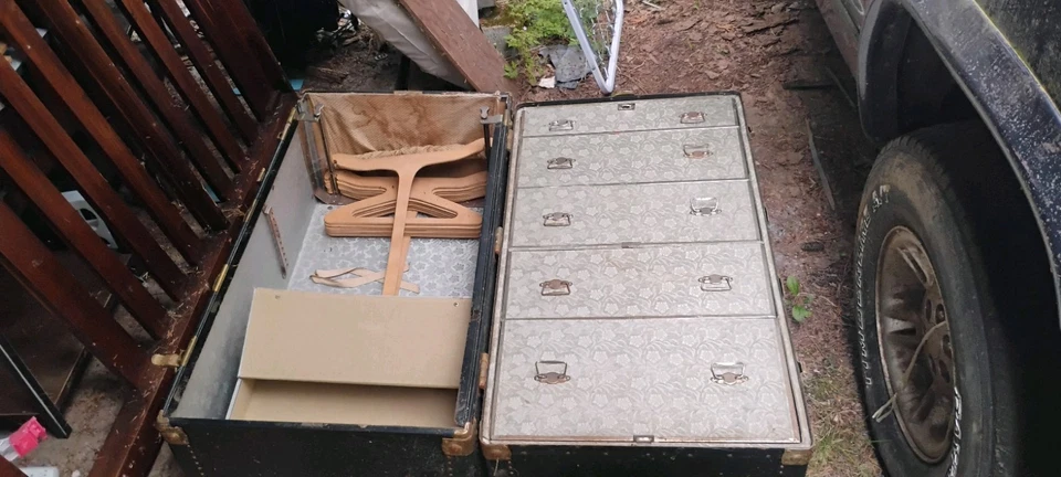 Antique VTG 1923 Henry Likly Standing Wardrobe Steamer Trunk W/ Original Hangers - Image 3 of 4