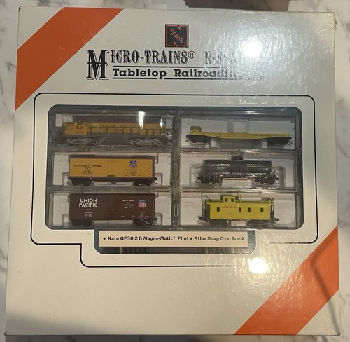 Micro Trains / Kato 11501 Union Pacific GP 38-2 Pilot Mount mit 5 Wagen Zugset | Zustand: New