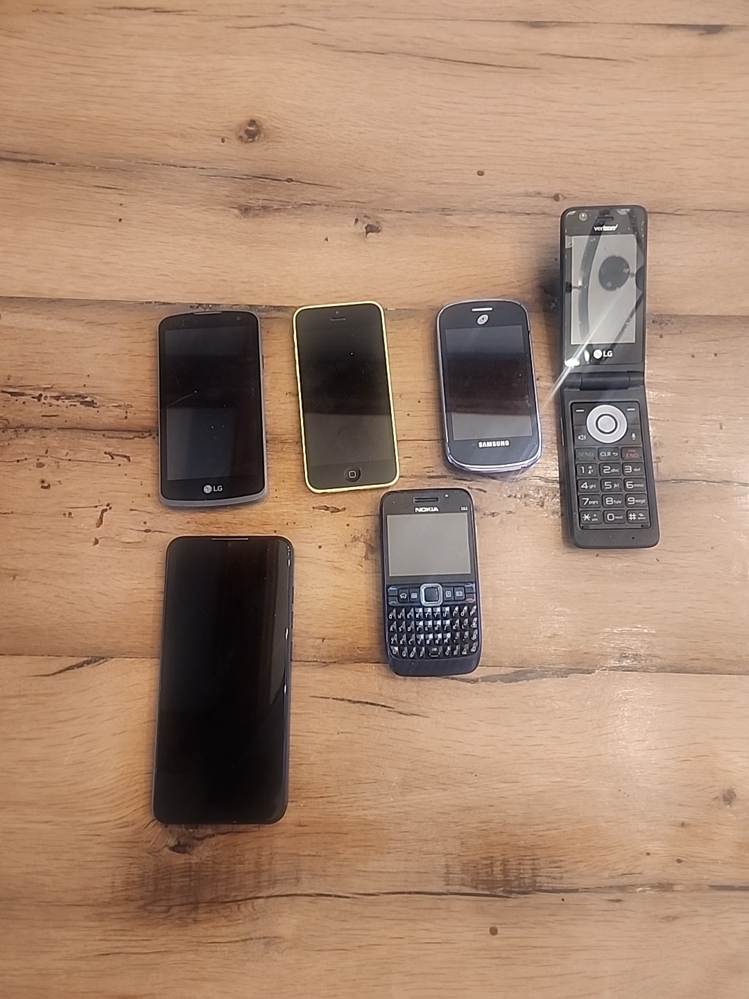 Bundle Of 6 Old  Cell Phones, See Pictures And Description