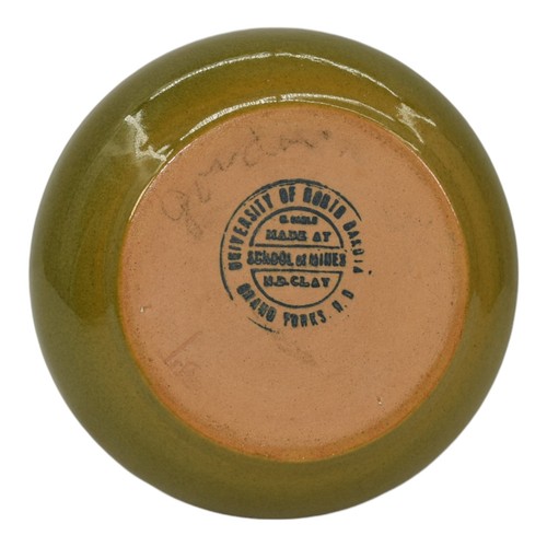 North Dakota School of Mines UND Vintage Art Pottery Green Ceramic Vase Mattson - 第 6/6 張圖片