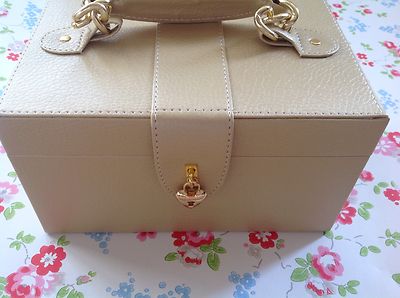 NEU   JUICY COUTURE  Vanity ETUI TASCHE BOX  Parfüm