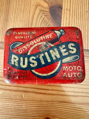 ancienne boîte métal pub