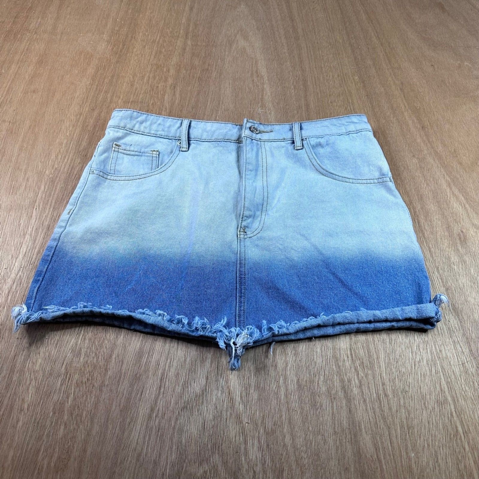 Forever 21 Women’s Denim Mini Skirt Size 29 Ombre Wash Raw Hem Y2K Style