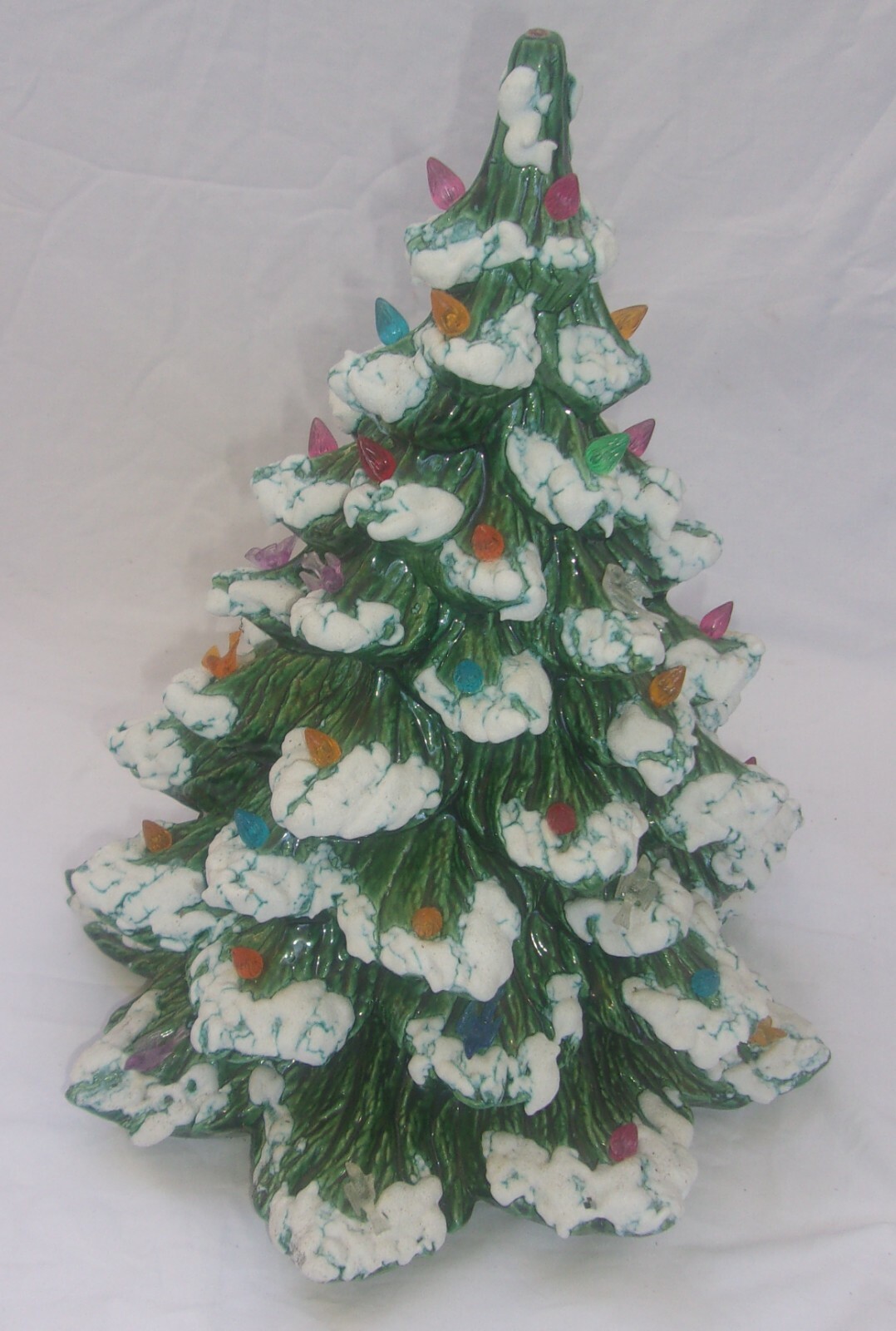 VINTAGE CERAMIC TABLE TOP FROSTED CHRISTMAS TREE IN GOOD CONDITION 13 X