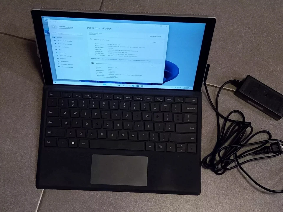 Microsoft Surface Pro 4, with detachable keyboard Intel i5, 4GB RAM 128 GB SSD - Image 2 of 4