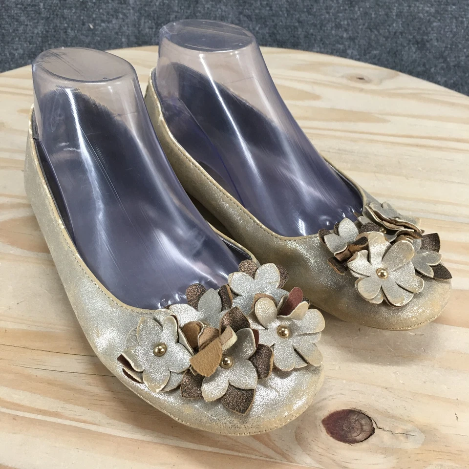 Mossimo Supply Co Zapatos planos de ballet para mujer 8,5 dorado detalle de flores sin cordones informales Foto 3 de 4