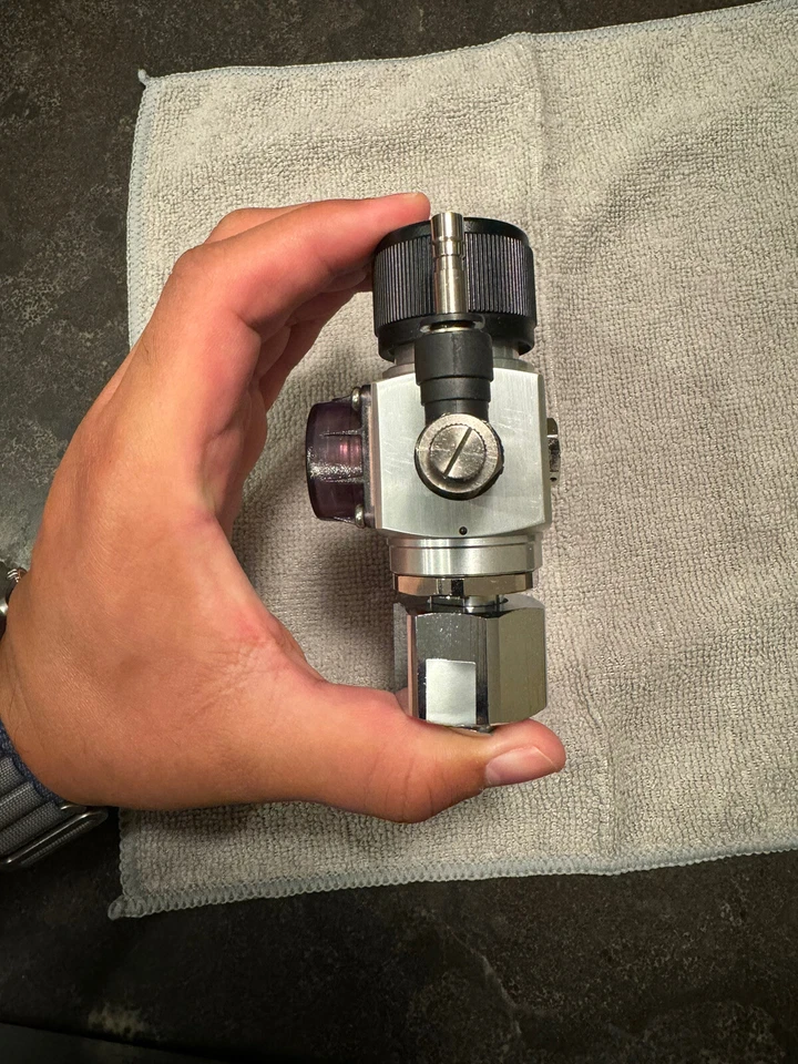 ADA Aqua Design 天野之弥二氧化碳调速器 - 全新,进口带适配器 — 第 4/4 张图片