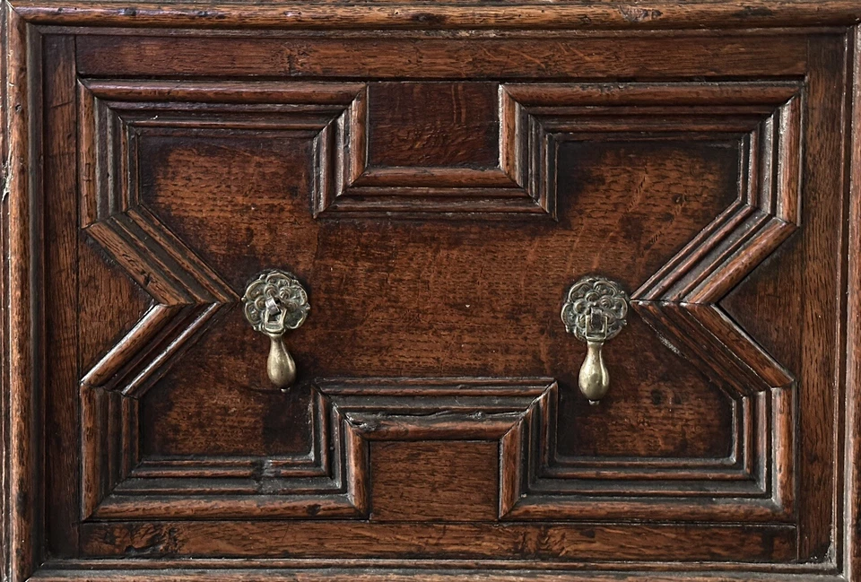Cofre de roble inglés siglo XVII Foto 3 de 4