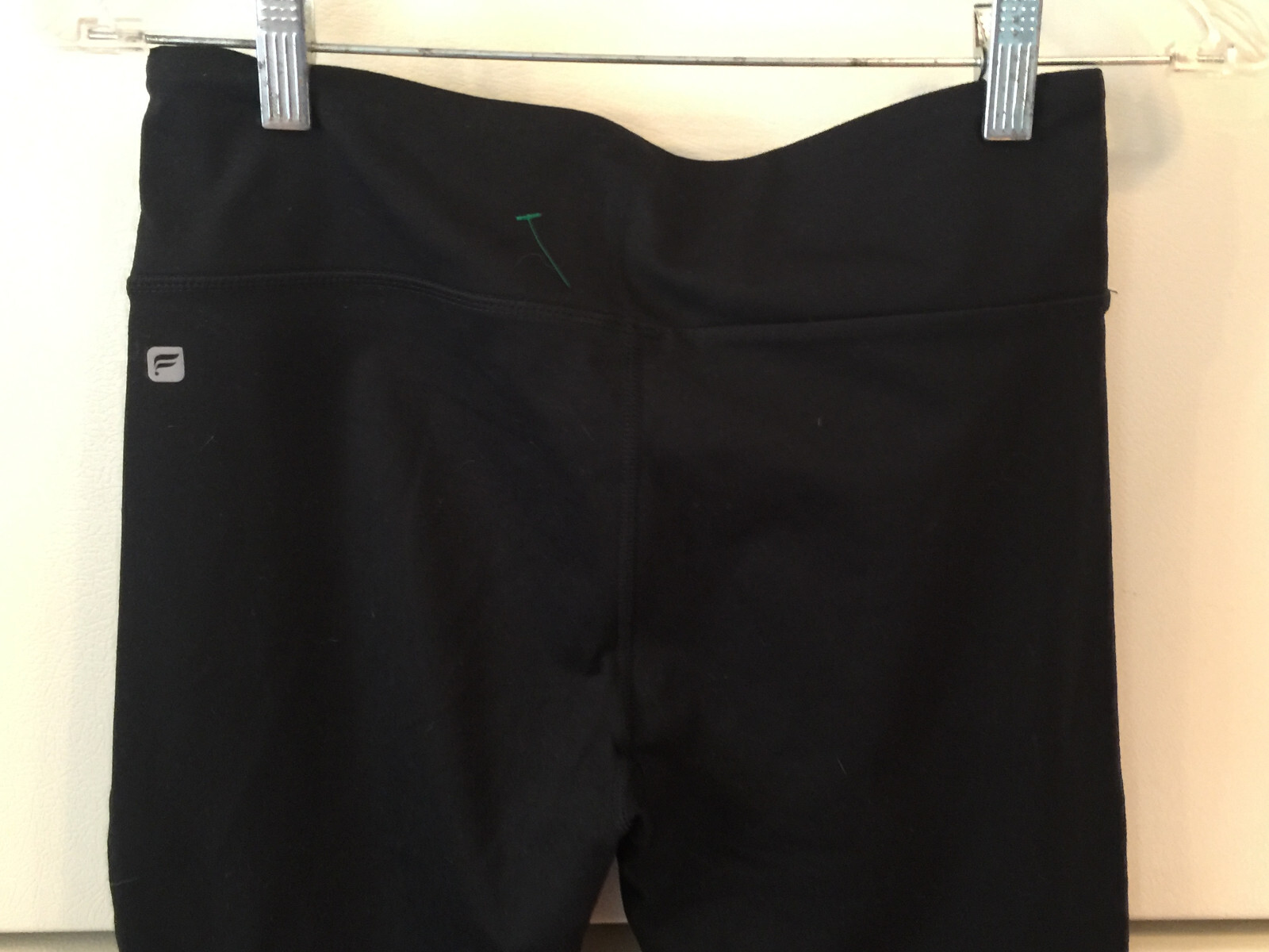 Nuovo FILA Small 27" 28" Vita 26" Cucitura Interna Nero Leggings Design sulla zona ginocchio anteriore