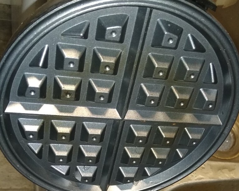 Oster Belgian Waffle Maker Stainless Steel Housing Non Stick CKSTWF2000