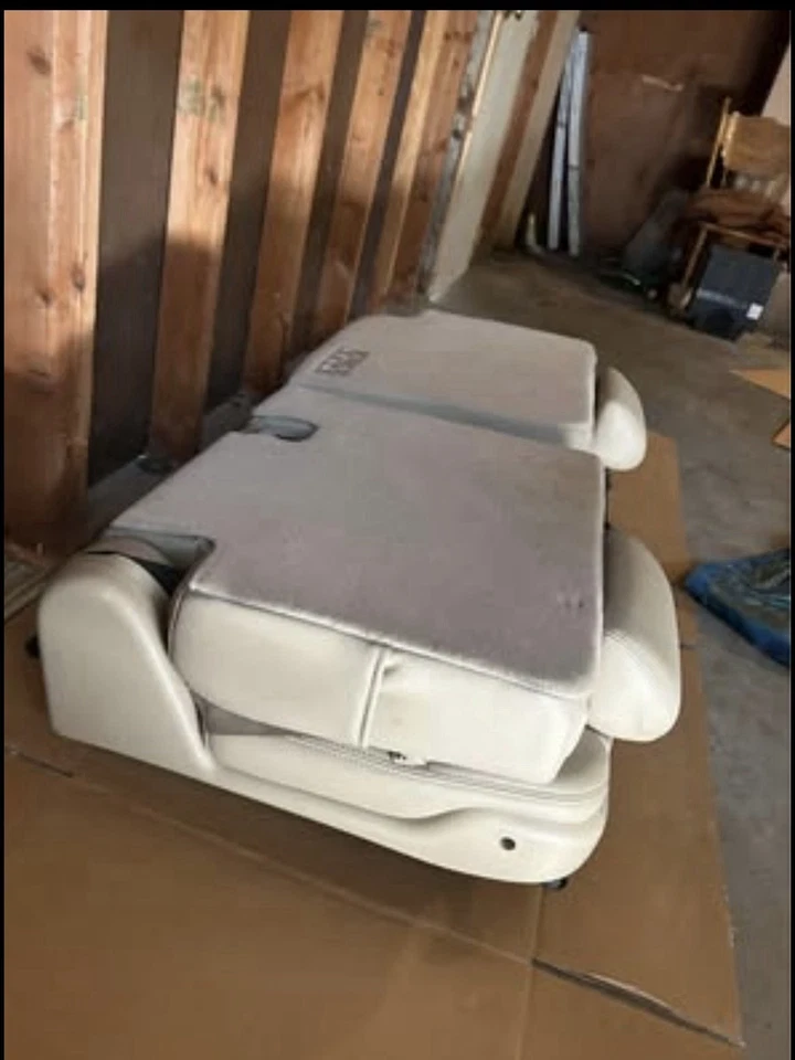 2014 Cadillac Escalade Seats Second Row Captains Row Seats Leather Seats OEM - Image 4 of 4