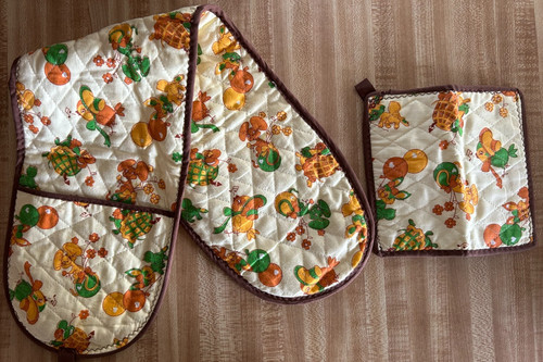 VTG 70's Quilted Double Oven Mitt w Hot Pad, Handmade, MCM, Cute Cartoon Animals