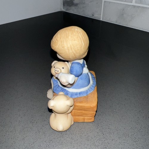 Vintage Enesco Country Cousins "Polly Feeding Pigs" Keramik Figur - Bild 2 von 5