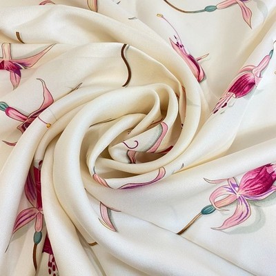 HERMES Fleurs De Fuchsia Carre 90 100% Silk Scarf | eBay