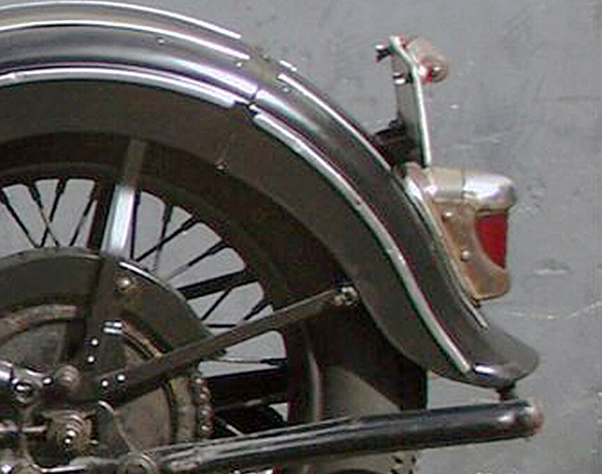 チェリー Chopper Tail Light 1939-1948 Harley Davidson Cat Eye Tail