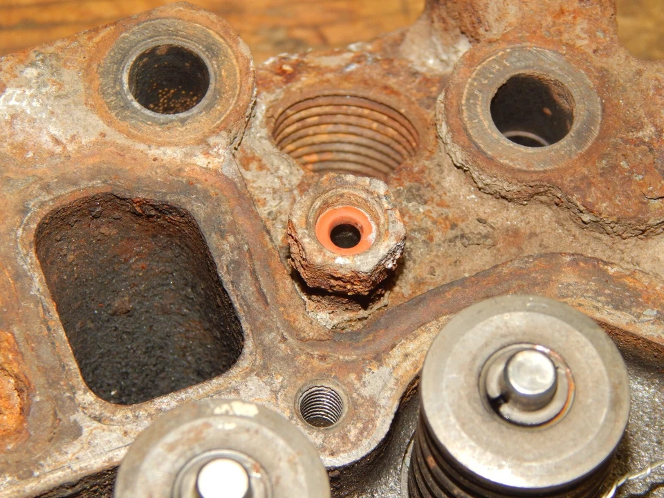 Conjunto de culata de motor diésel Yanmar 2TNV70/TK270VFM 119415-11740 Foto 4 de 4