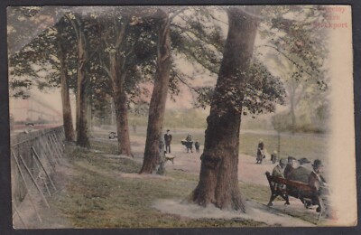 1906 POSTKARTE ZEIGT MENSCHEN, DIE EINEN FREIZEITTAG IM EDGELEY PARK IN STOCKPORT GENIESSEN