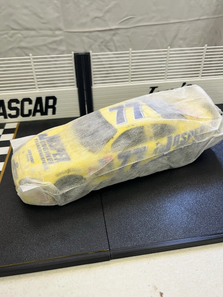 Dave Blaney #77, Tauro 2003. Motores de jaspe. NASCAR de acción Foto 2 de 4