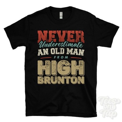T-SHIRT UNTERSCHÄTZE NIE EINEN ALTEN MANN AUS HIGH BRUNTON lustig Weihnachtsgeschenk England