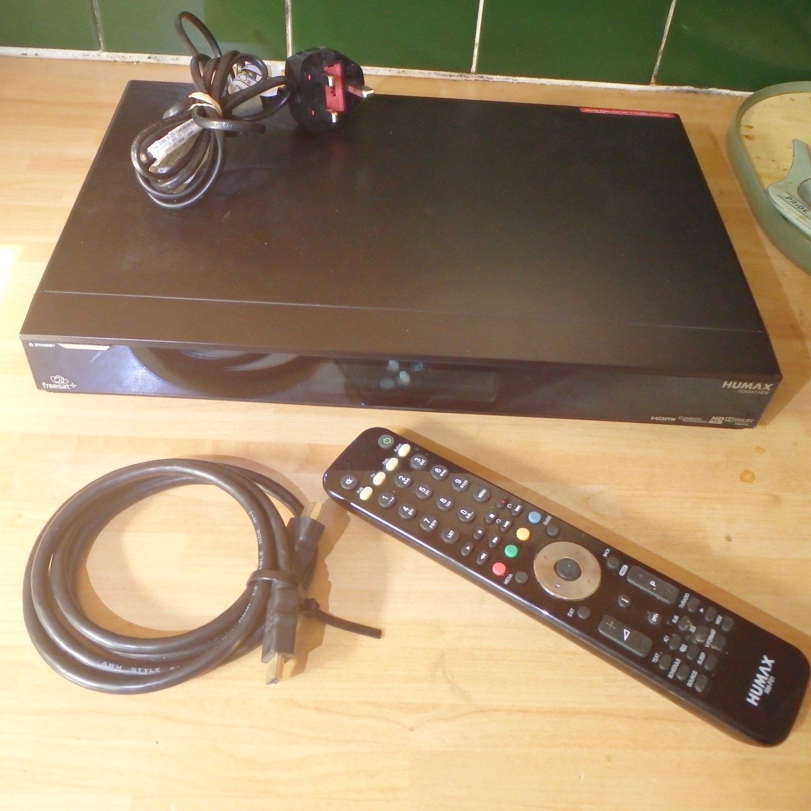 Humax FOXSAT-HDR 320GB HDD Twin Tuner Scart HDMI Freesat HD PVR Recorder Remote