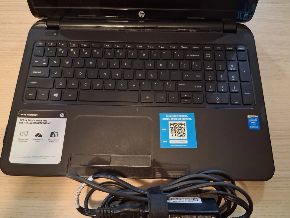 HP 15 TouchSmart 15-r137wm Intel i3-4005u 1,70 GHz 6 GB RAM 240 GB HDWin 10 COMO ESTÁ Foto 3 de 4