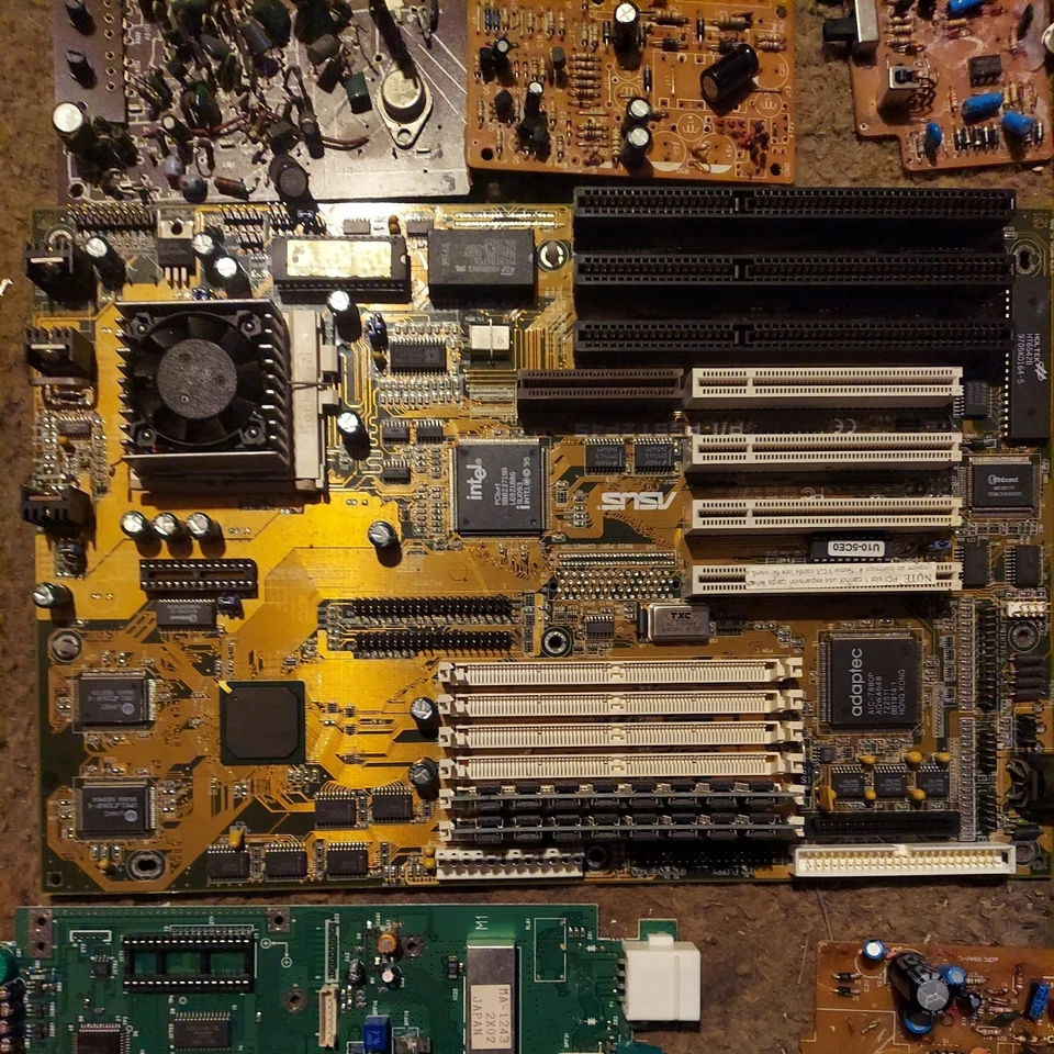 5lb4.5oz Lot Of Scrap Circuit Boards motherboards / Scrap Recovery - Image 4 of 4