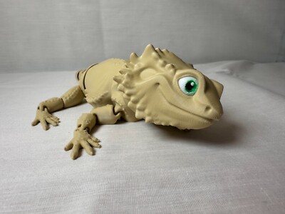 3D Printed Bearded Dragon Display Figurine In Desert Tan