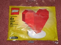 Lego Seasonal Red Heart 40004 - Rare - New/sealed Lego Seasonal Red Heart 40004 - Rare - New/sealed
