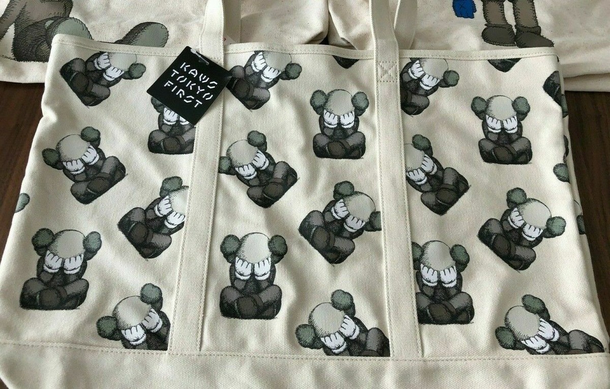 KAWS TOKYO FIRST UNIQLO Tote Bag & Beautiful FLYER Many kaws items 