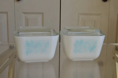 Vintage 2 Pyrex 501 B Amish Butterprint Refrigerator Dishes With Lids 1.5 cup