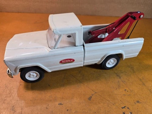 Vintage Tonka Jeep Gladiator Truck Wrecker Steel Toy