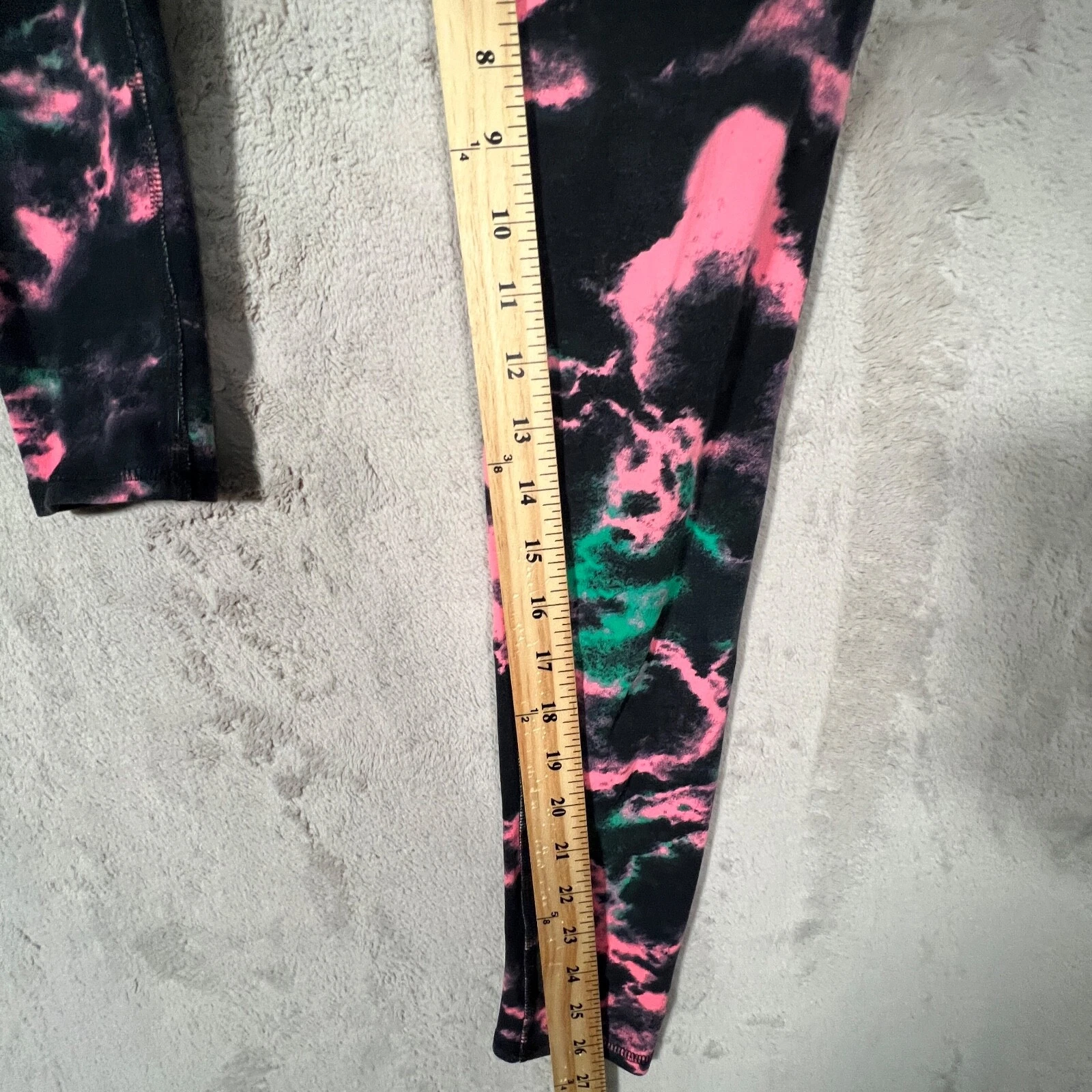 alo-yoga neon coral green print low rise galaxy yoga run slim leggings