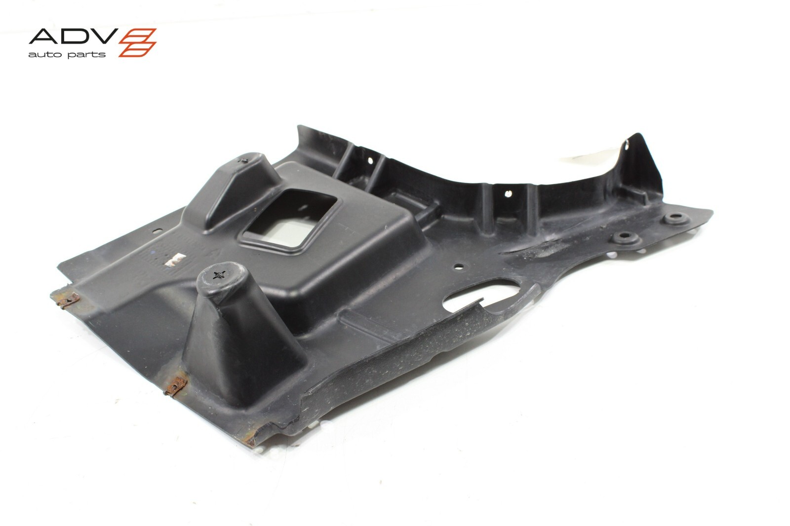 Maserati Levante 2017-2020 Front Left Body side shield P/N 13602