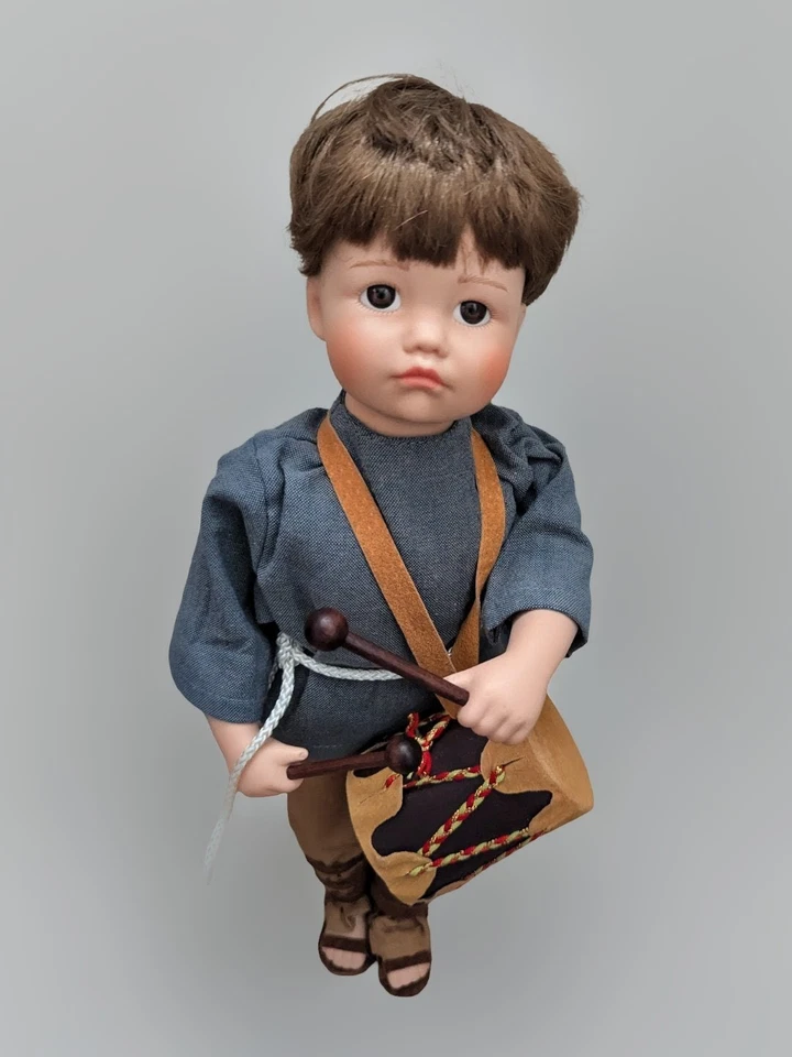 Muñeca musical coleccionable Ashton Drake Galleries "The Little Drummer Boy" Foto 4 de 4