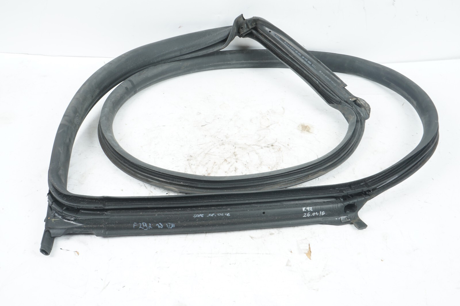 14-20 MASERATI QUATTROPORTE REAR RIGHT PASSENGER SIDE DOOR WEATHERSTRIP SEAL OEM