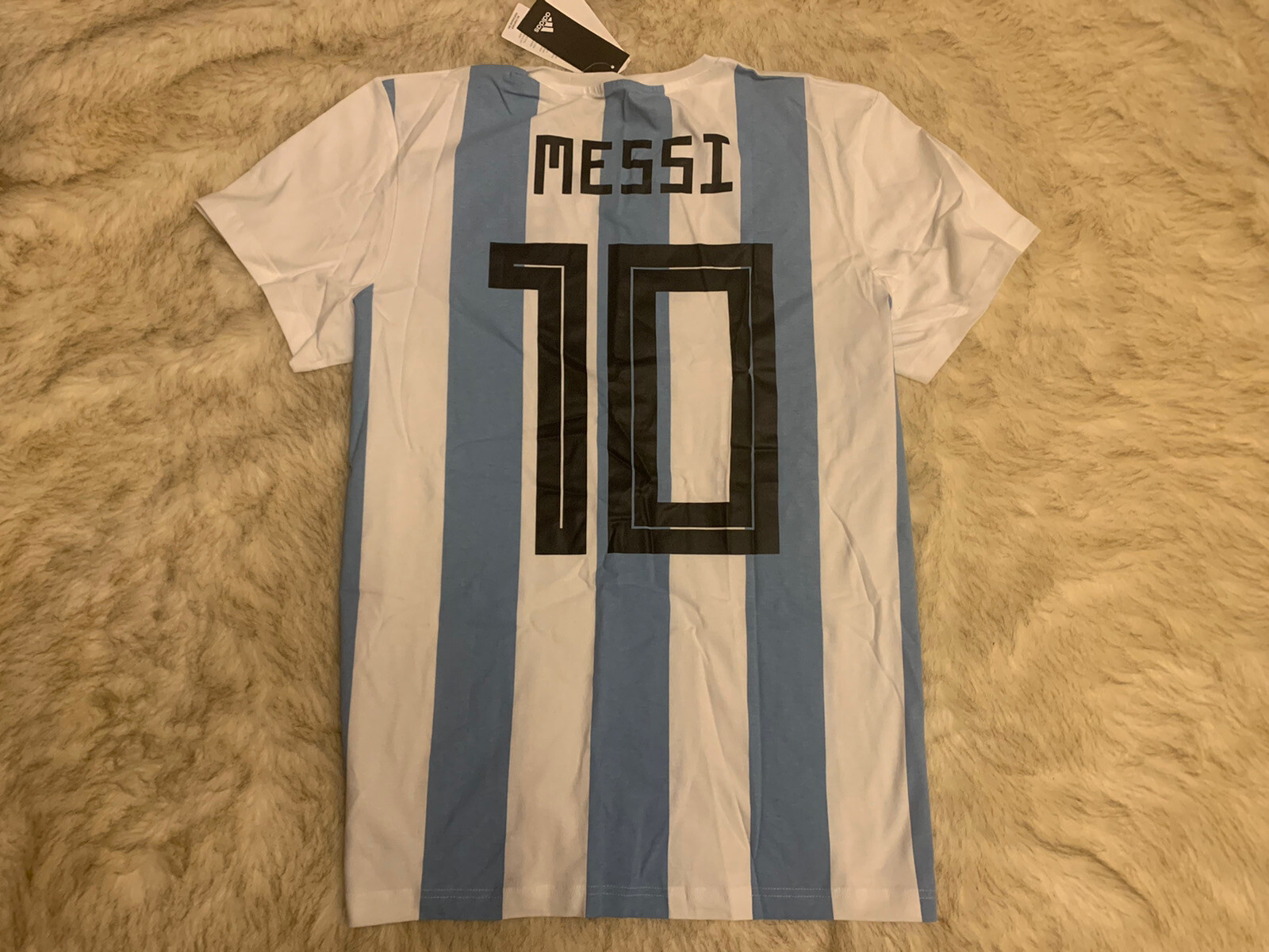 NEW Men’s Lionel Messi Argentina Adidas Jersey-style T-Shirt (XL)