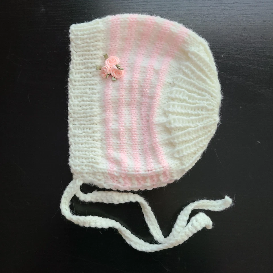 Sombrero bebé niña BONNET tejido acrílico hecho a mano blanco rosa rayas 0-2 meses Foto 3 de 4